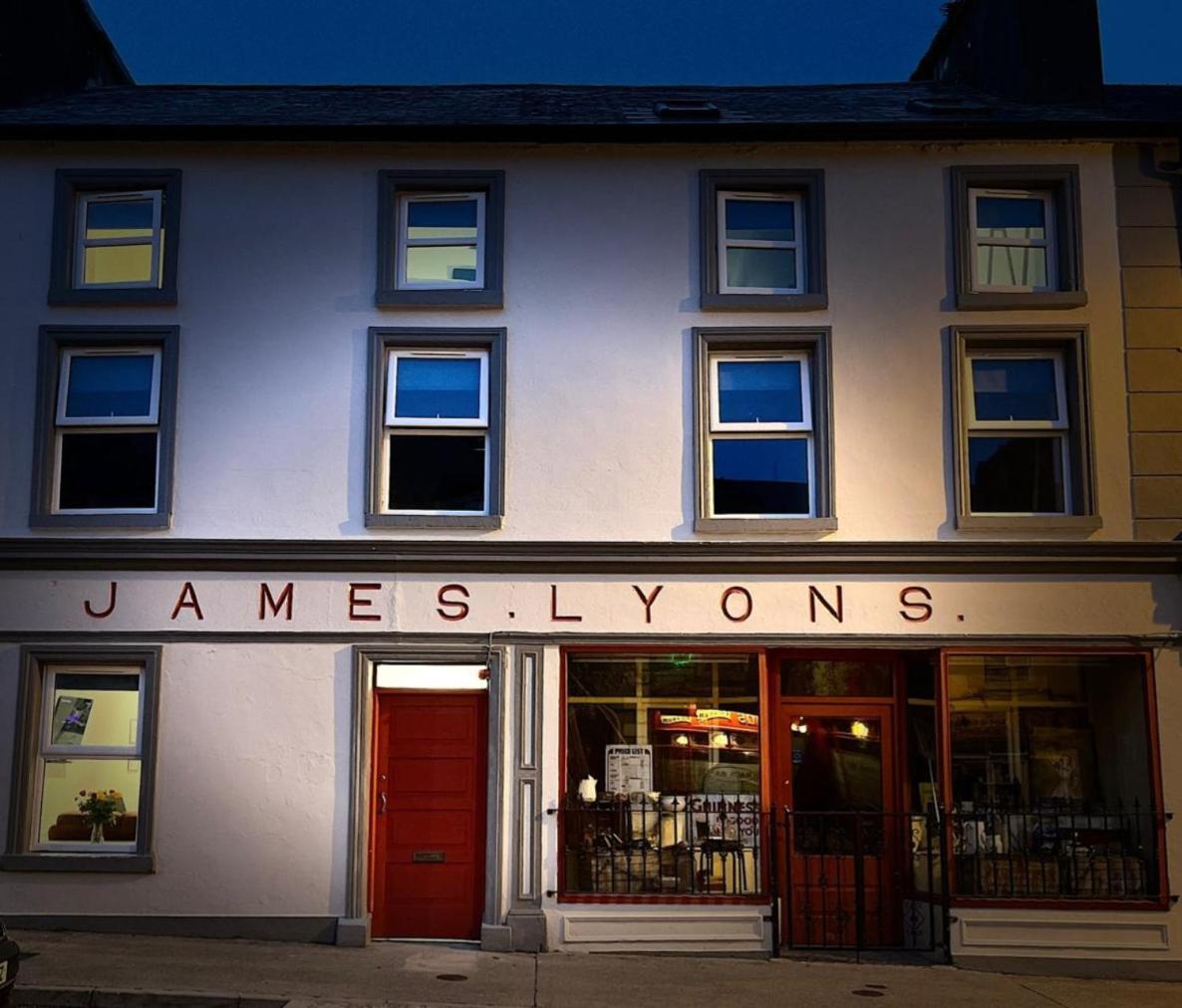 'James Lyons' The Old Main St Балихонъс Екстериор снимка